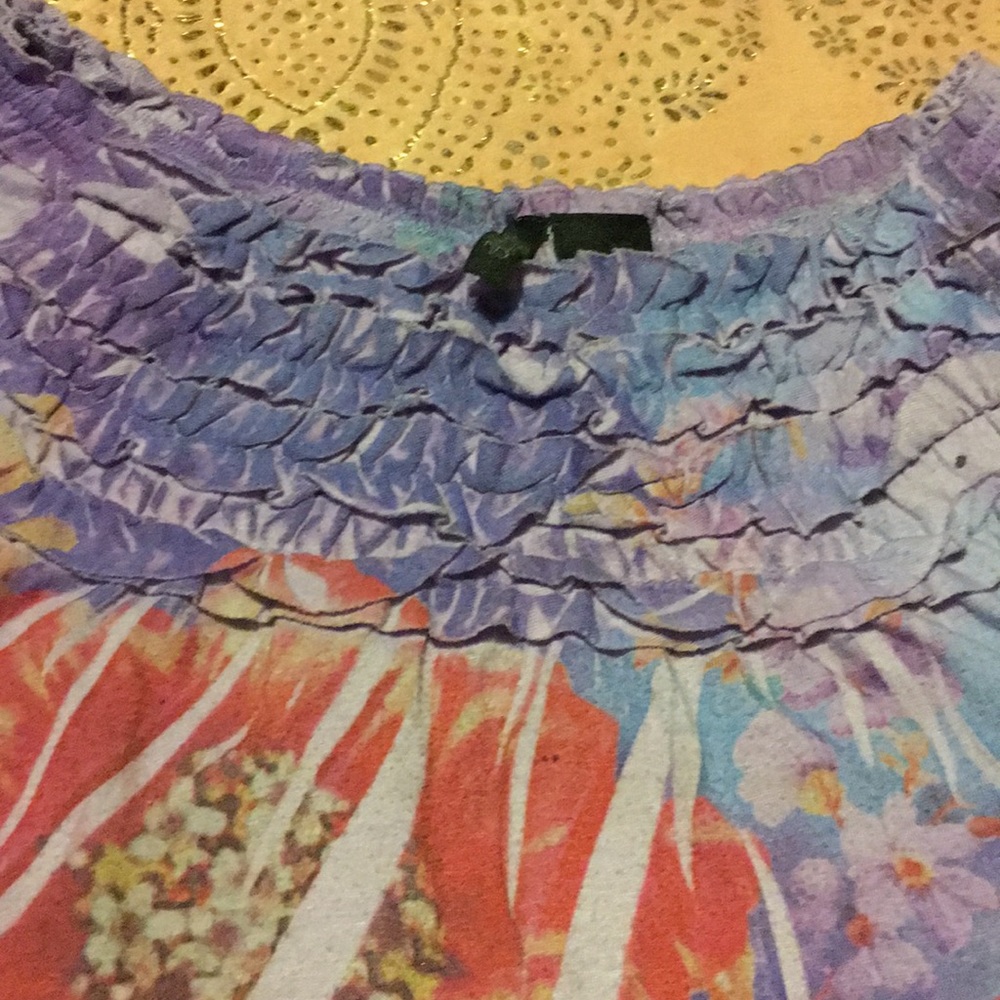 Small T-shirt - Picture 2 of 3